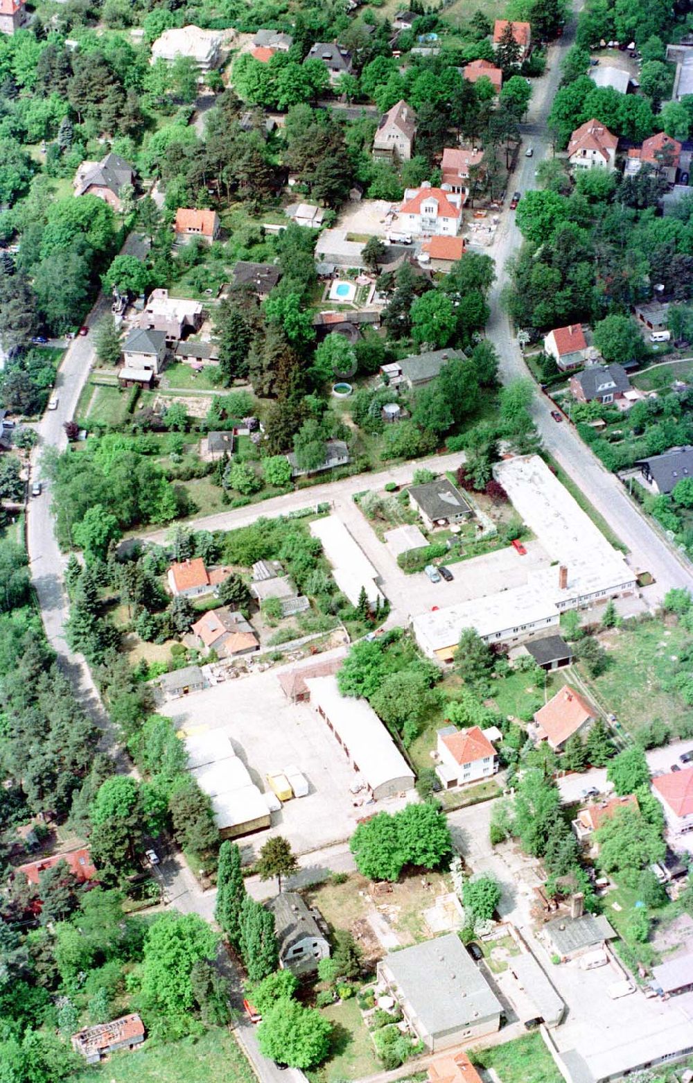 Aerial image Klein-Machnow / Brandenburg - Objekt der Unternehmensgruppe GROß & PARTNER Auf der Breite in Klein-Machnow.