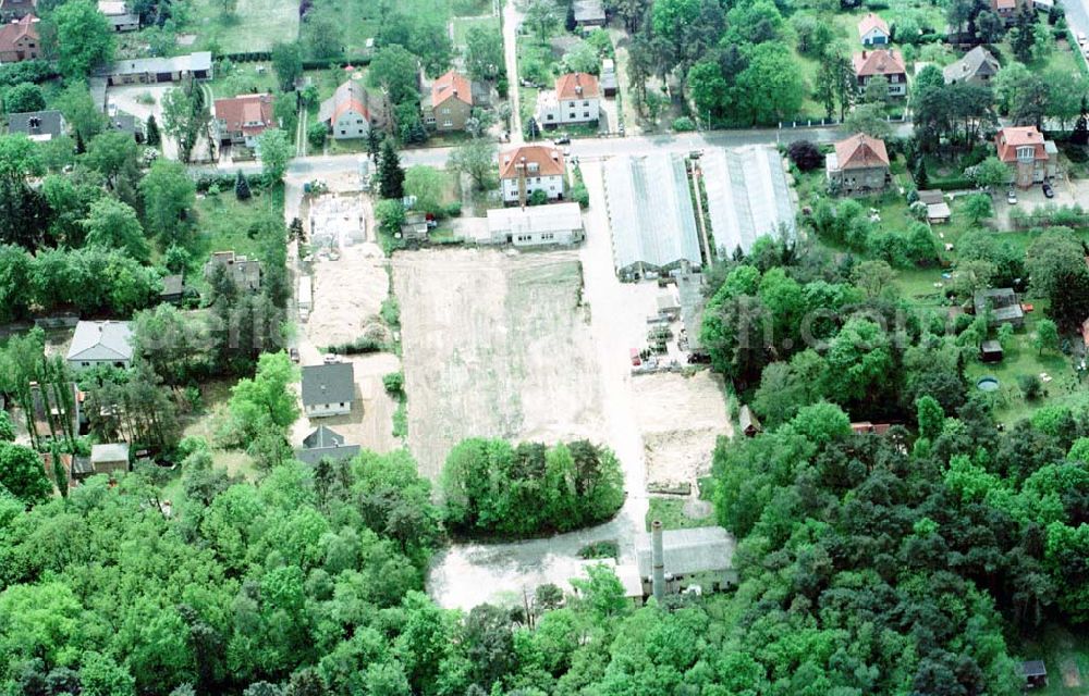 Aerial image Klein-Machnow / Brandenburg - Objekt der Unternehmensgruppe GROß & PARTNER Im Hagen 11-15 in Klein-Machnow (ehem. Gärtnerei mit Gewächshäusern und altem Heizkraftwerk).