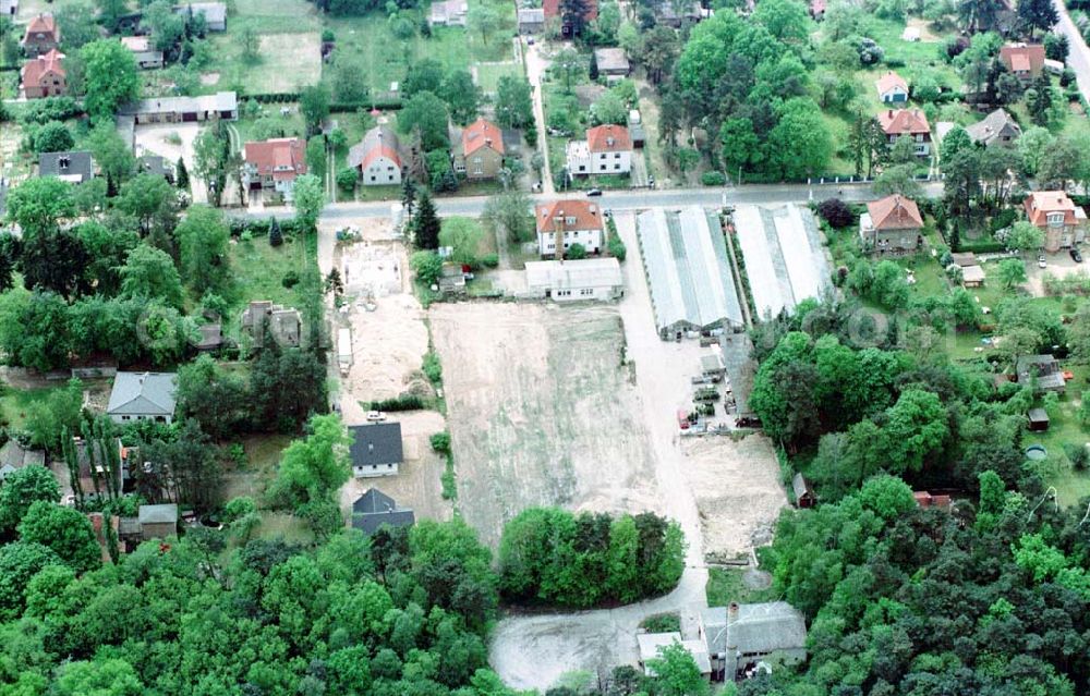 Klein-Machnow / Brandenburg from above - Objekt der Unternehmensgruppe GROß & PARTNER Im Hagen 11-15 in Klein-Machnow (ehem. Gärtnerei mit Gewächshäusern und altem Heizkraftwerk).