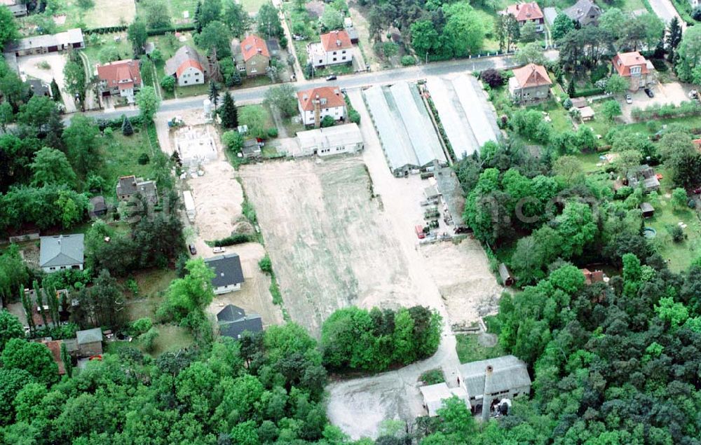 Klein-Machnow / Brandenburg from above - Objekt der Unternehmensgruppe GROß & PARTNER Im Hagen 11-15 in Klein-Machnow (ehem. Gärtnerei mit Gewächshäusern und altem Heizkraftwerk).