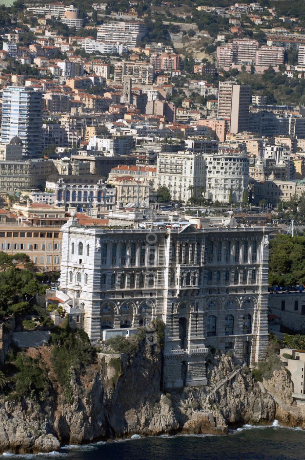 Aerial photograph Monaco - Blick auf das Oceanographic Museum und Aquarium von Monaco / Musée Océanographique et Aquarium de Monaco. Das Meeresmuseum wurde im Jahr 1910 von seinem Gründer Prince Albert I eröffnet. Das architektonische Meisterstückist in den Felsen gebaut und beträgt eine Höhe von 85 Metern. Insgesamt 11 Jahre wurde an dem Bauwerk gearbeitet. Das Museum bietet spektakuläre Einblicke in die Flora und Faune des Meeres. Kontakt: Oceanographic Museum & Aquarium, Avenue Saint - Martin, MC 98000 Monaco, Tel. +377(0)93 15 36 00, Fax +377(0)93 50 52 97, Email: musee@oceano.mc