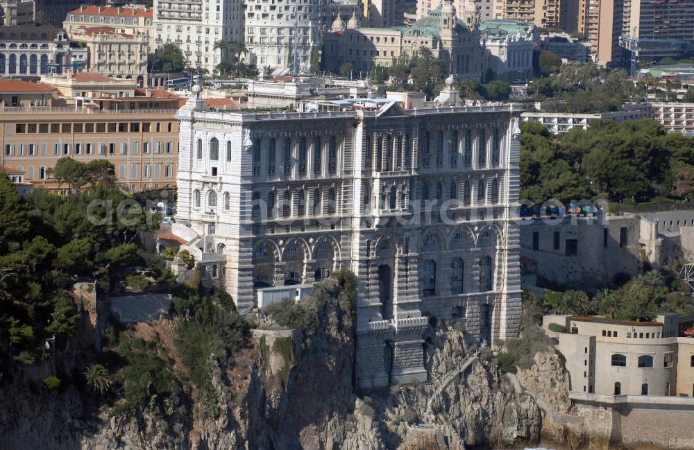 Monaco from above - Blick auf das Oceanographic Museum und Aquarium von Monaco / Musée Océanographique et Aquarium de Monaco. Das Meeresmuseum wurde im Jahr 1910 von seinem Gründer Prince Albert I eröffnet. Das architektonische Meisterstückist in den Felsen gebaut und beträgt eine Höhe von 85 Metern. Insgesamt 11 Jahre wurde an dem Bauwerk gearbeitet. Das Museum bietet spektakuläre Einblicke in die Flora und Faune des Meeres. Kontakt: Oceanographic Museum & Aquarium, Avenue Saint - Martin, MC 98000 Monaco, Tel. +377(0)93 15 36 00, Fax +377(0)93 50 52 97, Email: musee@oceano.mc