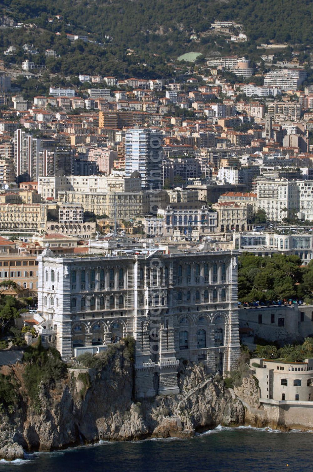 Aerial image Monaco - Blick auf das Oceanographic Museum und Aquarium von Monaco / Musée Océanographique et Aquarium de Monaco. Das Meeresmuseum wurde im Jahr 1910 von seinem Gründer Prince Albert I eröffnet. Das architektonische Meisterstückist in den Felsen gebaut und beträgt eine Höhe von 85 Metern. Insgesamt 11 Jahre wurde an dem Bauwerk gearbeitet. Das Museum bietet spektakuläre Einblicke in die Flora und Faune des Meeres. Kontakt: Oceanographic Museum & Aquarium, Avenue Saint - Martin, MC 98000 Monaco, Tel. +377(0)93 15 36 00, Fax +377(0)93 50 52 97, Email: musee@oceano.mc