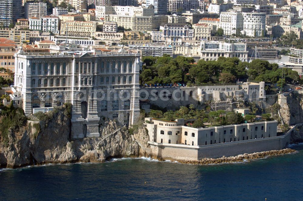 Aerial photograph Monaco - Blick auf das Oceanographic Museum und Aquarium von Monaco / Musée Océanographique et Aquarium de Monaco. Das Meeresmuseum wurde im Jahr 1910 von seinem Gründer Prince Albert I eröffnet. Das architektonische Meisterstückist in den Felsen gebaut und beträgt eine Höhe von 85 Metern. Insgesamt 11 Jahre wurde an dem Bauwerk gearbeitet. Das Museum bietet spektakuläre Einblicke in die Flora und Faune des Meeres. Kontakt: Oceanographic Museum & Aquarium, Avenue Saint - Martin, MC 98000 Monaco, Tel. +377(0)93 15 36 00, Fax +377(0)93 50 52 97, Email: musee@oceano.mc