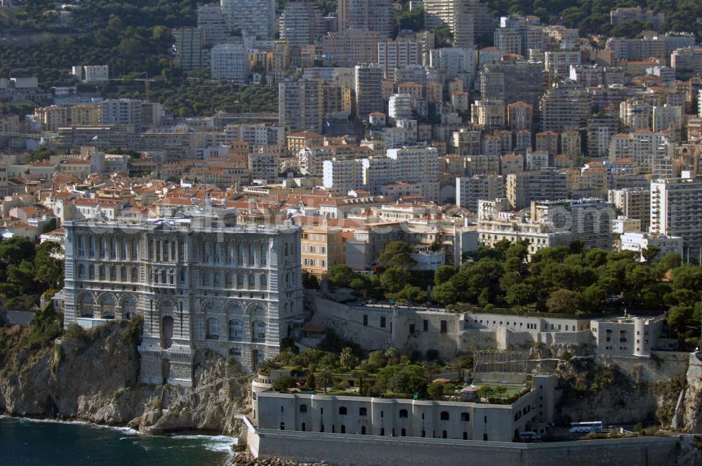 Aerial photograph Monaco - Blick auf das Oceanographic Museum und Aquarium von Monaco / Musée Océanographique et Aquarium de Monaco. Das Meeresmuseum wurde im Jahr 1910 von seinem Gründer Prince Albert I eröffnet. Das architektonische Meisterstückist in den Felsen gebaut und beträgt eine Höhe von 85 Metern. Insgesamt 11 Jahre wurde an dem Bauwerk gearbeitet. Das Museum bietet spektakuläre Einblicke in die Flora und Faune des Meeres. Kontakt: Oceanographic Museum & Aquarium, Avenue Saint - Martin, MC 98000 Monaco, Tel. +377(0)93 15 36 00, Fax +377(0)93 50 52 97, Email: musee@oceano.mc