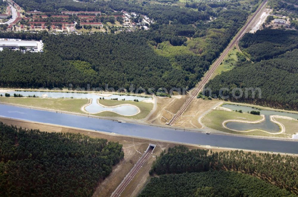 Aerial image Eberswalde - Eberswalde 27.7.2010 Kreuzungsbauwerk vom Oder-Havel-Kanal und von der Eisenbahnstrecke Berlin-Stettin. Der Bau wurde durch die Sanierung des Kanals erforderlich. View to a new building of the Oder-Havel-Canal and to the line section between Berlin and Stettin. The building based on the reconstruction of the canal.