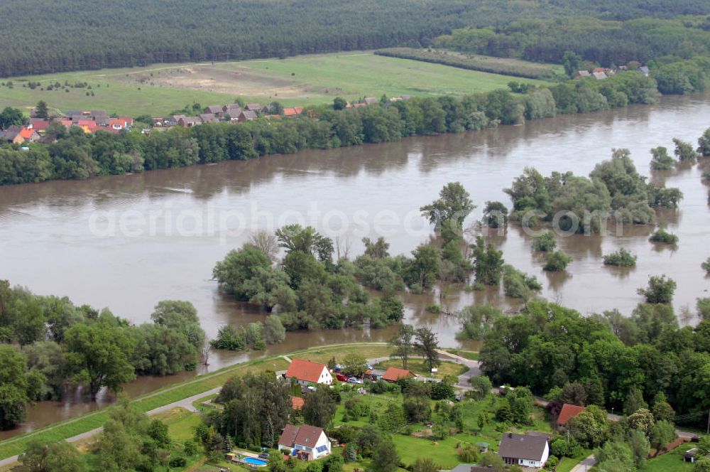 Aerial photograph Ziltendorf - View of the tense situation in the flood area of Ziltendorf in Brandenburg