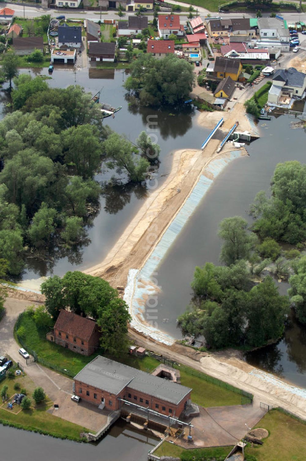 Brieskow-Finkenheerd from the bird's eye view: View of the tense situation in the flood area of Brieskow-Finkenheerd in Brandenburg