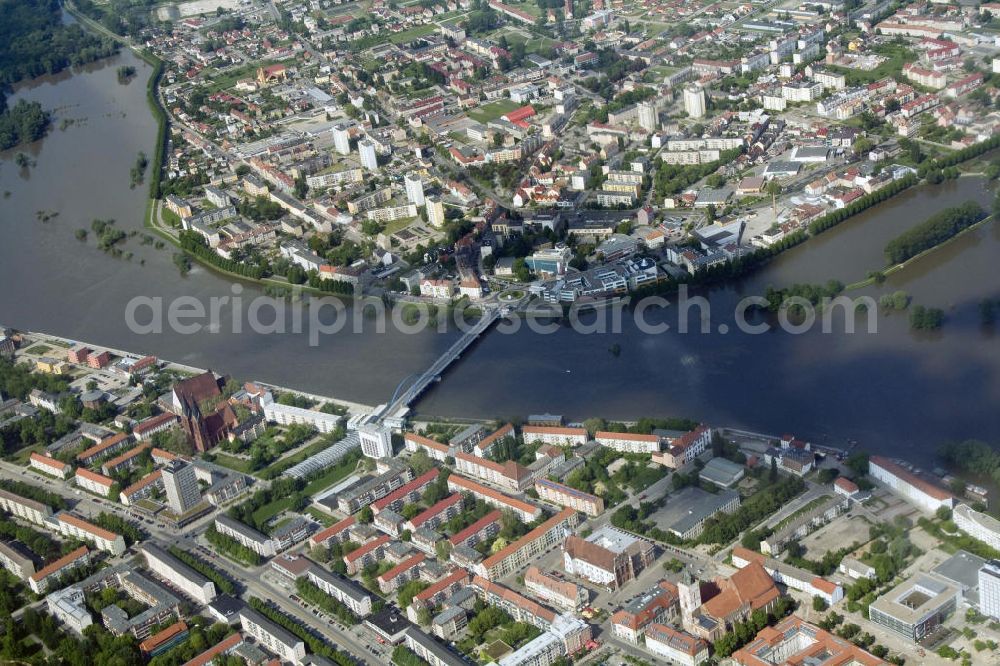 Aerial image Frankfurt / Oder - Sicht auf das Oderhochwasser im Mai 2010 in Frankfurt / Oder und Slubice. View to the floods in May 2010.