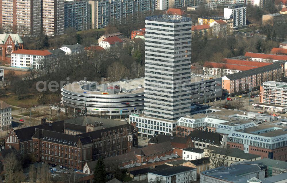 Frankfurt (Oder) from the bird's eye view: Blick auf den 89 m hohen Oderturm in Frankfurt (Oder). Das Bürogebäude wurde zwischen 1968 und 1976 erbaut. Im Hintergrund das Einkaufszentrum Lenné-Passagen und der von Peter Joseph Lennés gestaltete Stadtpark. View of the 89 m high Oderturm in Frankfurt (Oder). The office building was built between 1968 and 1976. In the background the shopping mall Lenné-Passagen and the city park, designed by Peter Joseph Lenné.