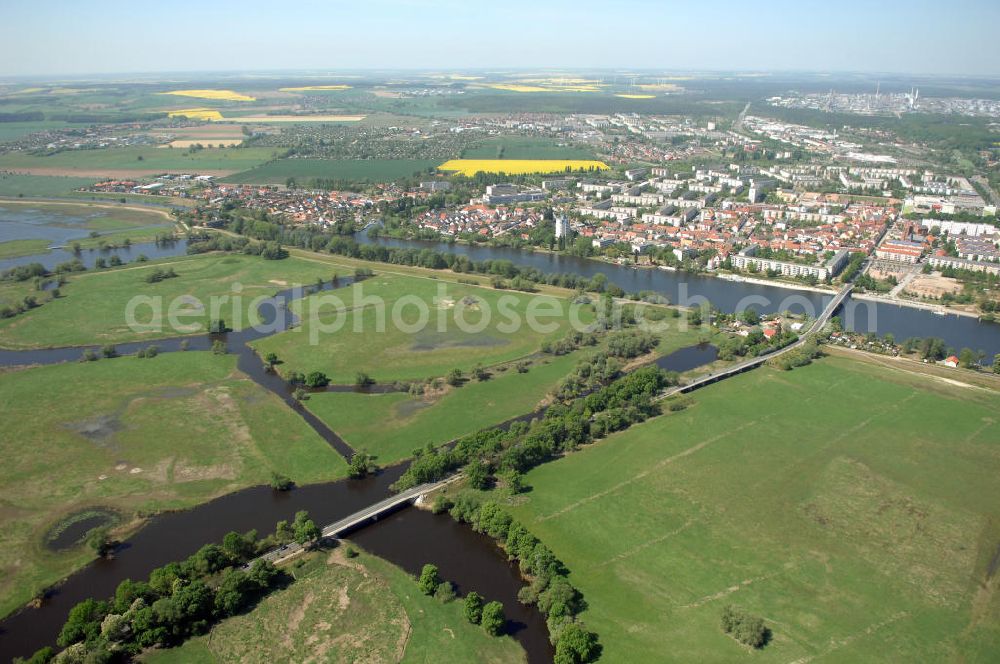 Aerial photograph SCHWEDT / ODER - Blick auf die Oderwiesen und den Oder Uferbereich am Grenzübergang Schwedt an der Oder.