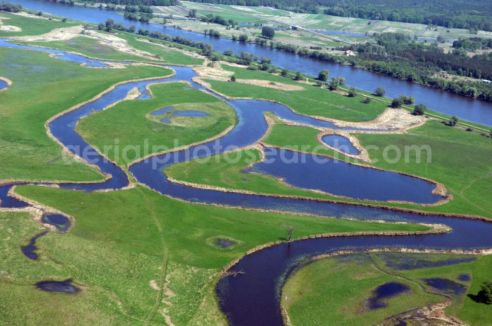 SCHWEDT / ODER from the bird's eye view: Blick auf die Oderwiesen und den Oder Uferbereich am Grenzübergang Schwedt an der Oder.