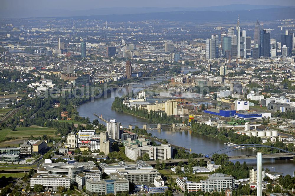 Aerial photograph Offenbach - Blick vom Stadtteil Kaiserlei Richtung Westen nach Frankfurt / Main. View from the district Kaiserlei to Frankfurt / Main.