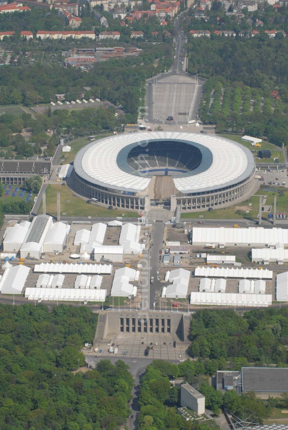 Aerial image Berlin - Deutschlands größte Zeltstadt entsteht wenige Tage vor der Fußballweltmeisterschaft 2006 am Berliner Olympiastadion