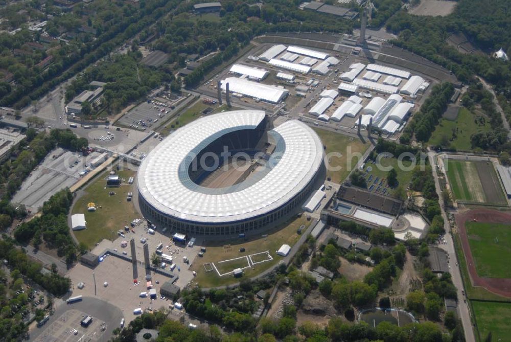 Aerial image Berlin - Deutschlands größte Zeltstadt entsteht wenige Tage vor der Fußballweltmeisterschaft 2006 am Berliner Olympiastadion