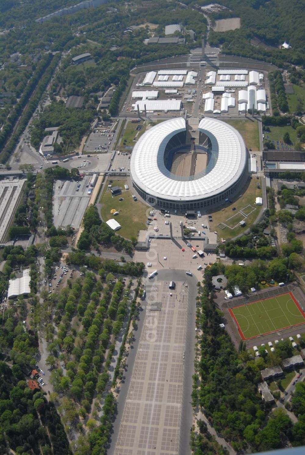 Berlin from above - Deutschlands größte Zeltstadt entsteht wenige Tage vor der Fußballweltmeisterschaft 2006 am Berliner Olympiastadion