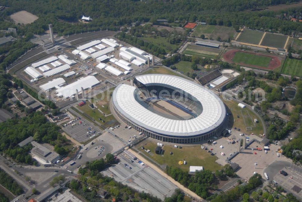 Aerial image Berlin - Deutschlands größte Zeltstadt entsteht wenige Tage vor der Fußballweltmeisterschaft 2006 am Berliner Olympiastadion