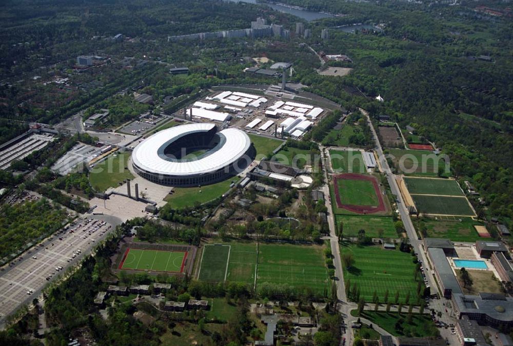 Aerial image Berlin - Deutschlands größte Zeltstadt entsteht wenige Tage vor der Fußballweltmeisterschaft 2006 am Berliner Olympiastadion