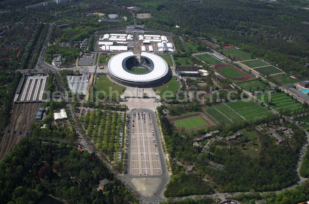 Aerial photograph Berlin - Deutschlands größte Zeltstadt entsteht wenige Tage vor der Fußballweltmeisterschaft 2006 am Berliner Olympiastadion