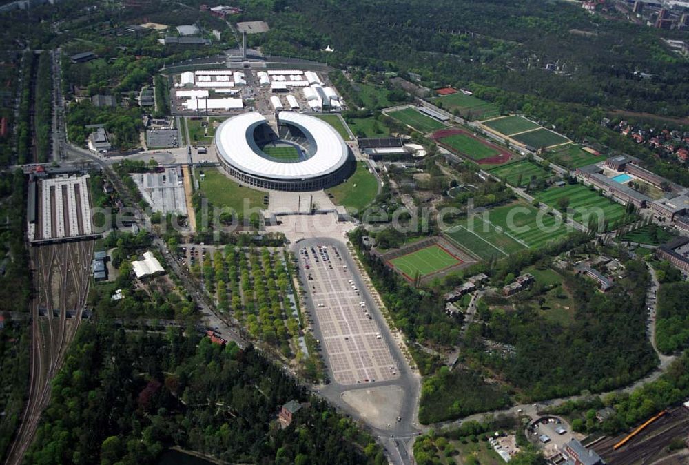 Aerial photograph Berlin - Deutschlands größte Zeltstadt entsteht wenige Tage vor der Fußballweltmeisterschaft 2006 am Berliner Olympiastadion