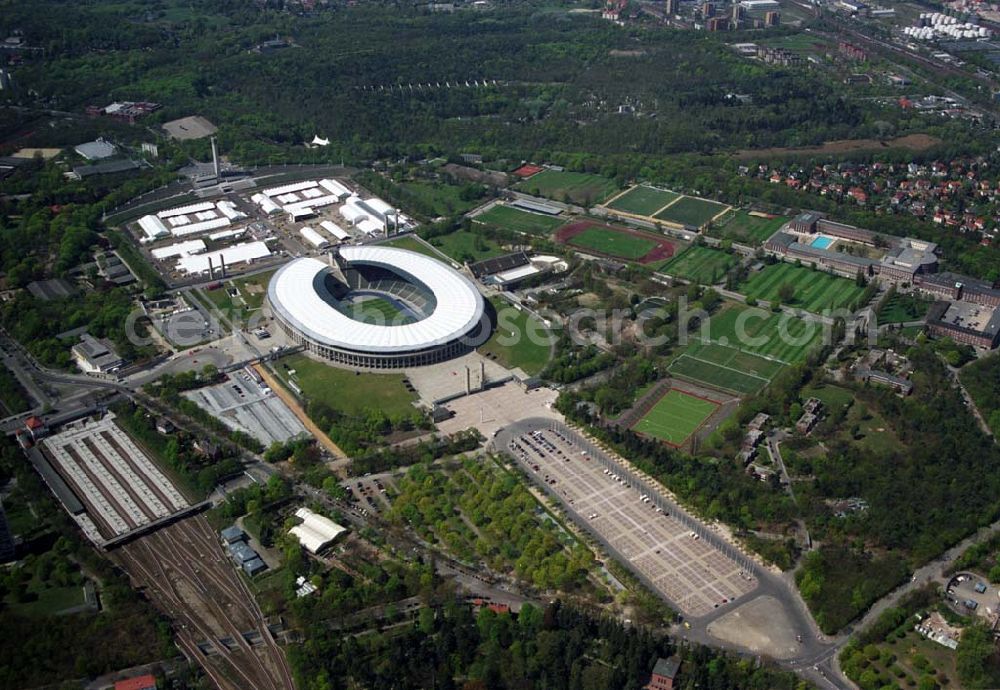 Berlin from above - Deutschlands größte Zeltstadt entsteht wenige Tage vor der Fußballweltmeisterschaft 2006 am Berliner Olympiastadion