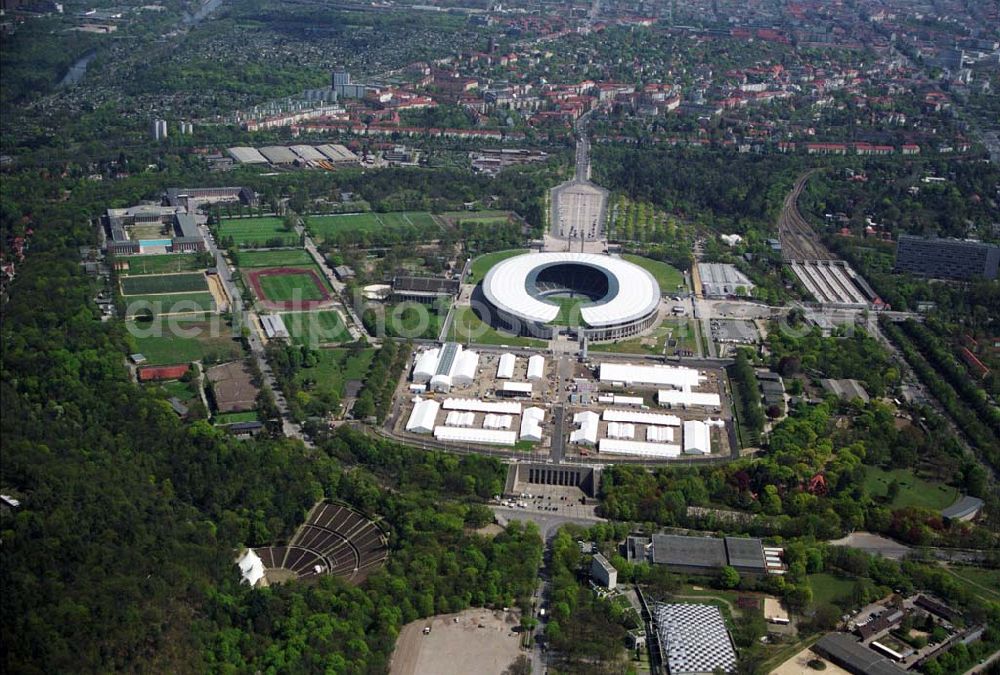 Aerial image Berlin - Deutschlands größte Zeltstadt entsteht wenige Tage vor der Fußballweltmeisterschaft 2006 am Berliner Olympiastadion