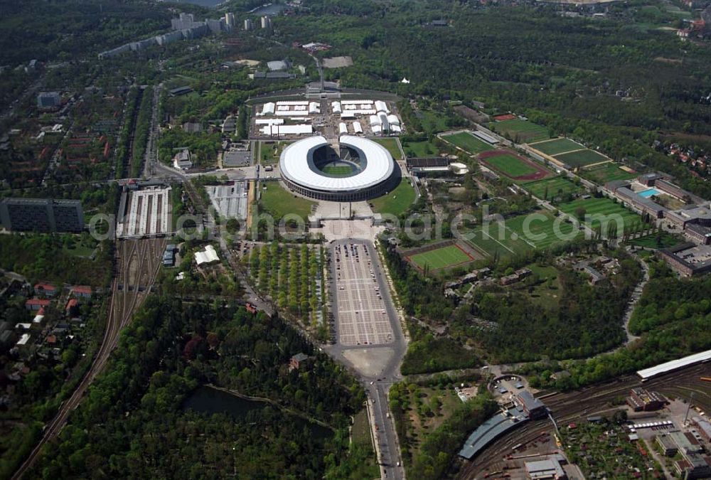 Berlin from the bird's eye view: Deutschlands größte Zeltstadt entsteht wenige Tage vor der Fußballweltmeisterschaft 2006 am Berliner Olympiastadion