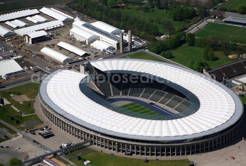 Aerial image Berlin - Deutschlands größte Zeltstadt entsteht wenige Tage vor der Fußballweltmeisterschaft 2006 am Berliner Olympiastadion