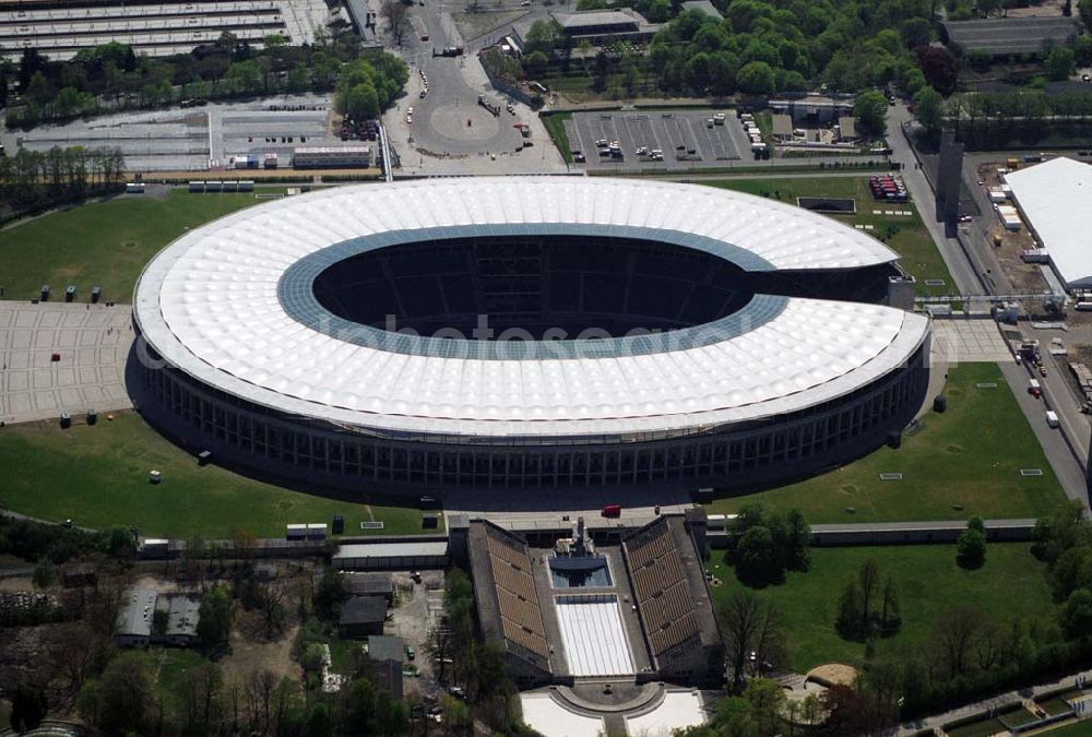 Berlin from the bird's eye view: Deutschlands größte Zeltstadt entsteht wenige Tage vor der Fußballweltmeisterschaft 2006 am Berliner Olympiastadion