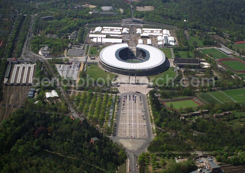 Aerial photograph Berlin - Deutschlands größte Zeltstadt entsteht wenige Tage vor der Fußballweltmeisterschaft 2006 am Berliner Olympiastadion