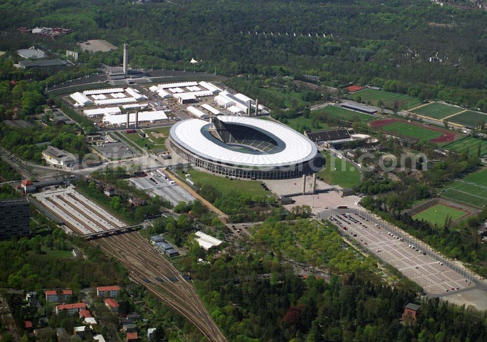 Aerial image Berlin - Deutschlands größte Zeltstadt entsteht wenige Tage vor der Fußballweltmeisterschaft 2006 am Berliner Olympiastadion