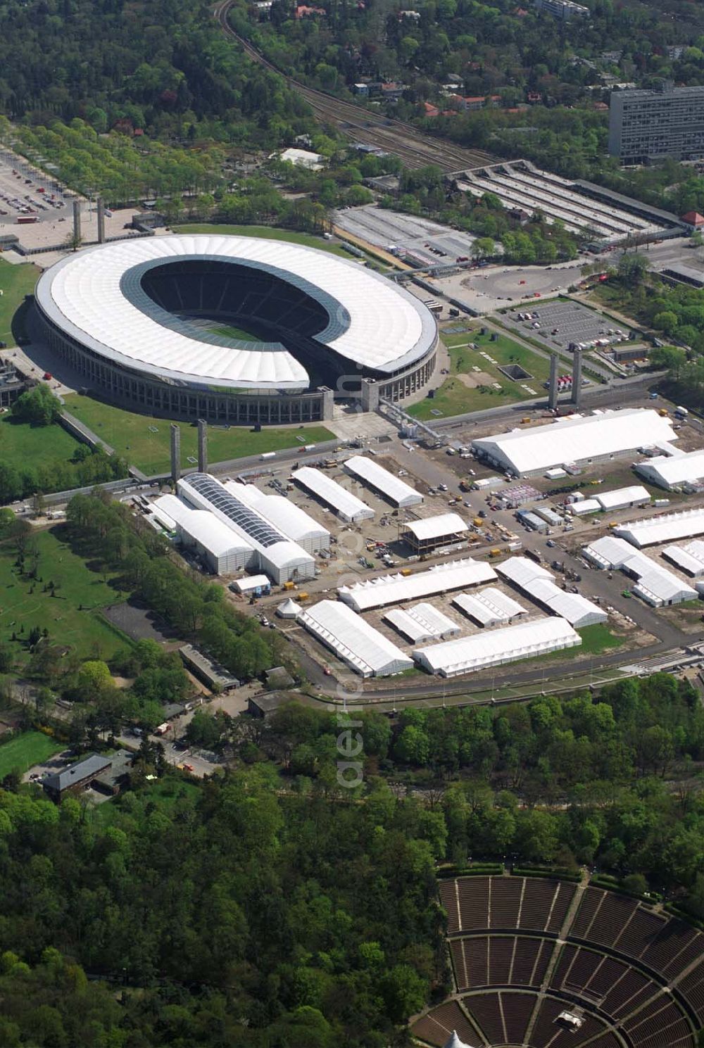 Aerial image Berlin - Deutschlands größte Zeltstadt entsteht wenige Tage vor der Fußballweltmeisterschaft 2006 am Berliner Olympiastadion