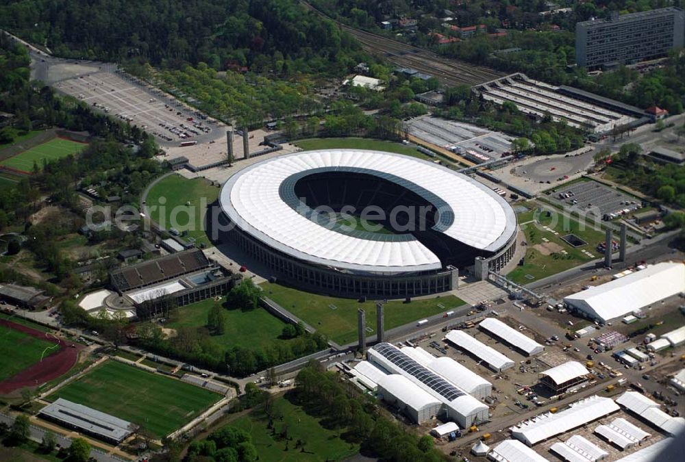 Aerial photograph Berlin - Deutschlands größte Zeltstadt entsteht wenige Tage vor der Fußballweltmeisterschaft 2006 am Berliner Olympiastadion