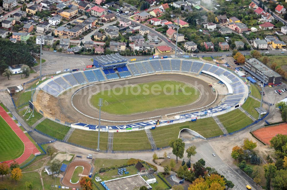 Aerial photograph Leszno - Das Stadion Alfred Smoczyk ist ein Multifunktionsstadion im polnischen Leszno, Großpolen / Wielkopolskiein Polen / Polska. In der Heimstätte des Speedwayklubs Unia Leszno werden heute nur noch Speedway-Rennen gefahren. Alfred Smoczyk Stadium in Leszno, Poland. It is currently used speedway matches and is the home stadium of Unia Leszno.