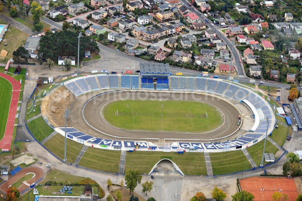 Aerial image Leszno - Das Stadion Alfred Smoczyk ist ein Multifunktionsstadion im polnischen Leszno, Großpolen / Wielkopolskiein Polen / Polska. In der Heimstätte des Speedwayklubs Unia Leszno werden heute nur noch Speedway-Rennen gefahren. Alfred Smoczyk Stadium in Leszno, Poland. It is currently used speedway matches and is the home stadium of Unia Leszno.