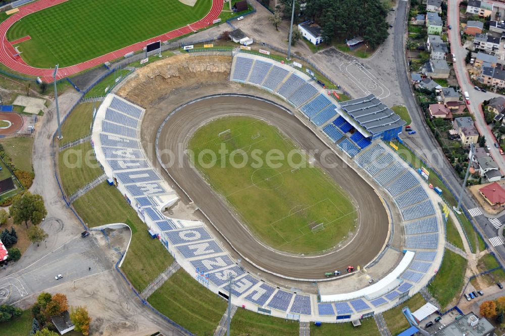 Aerial photograph Leszno - Das Stadion Alfred Smoczyk ist ein Multifunktionsstadion im polnischen Leszno, Großpolen / Wielkopolskiein Polen / Polska. In der Heimstätte des Speedwayklubs Unia Leszno werden heute nur noch Speedway-Rennen gefahren. Alfred Smoczyk Stadium in Leszno, Poland. It is currently used speedway matches and is the home stadium of Unia Leszno.