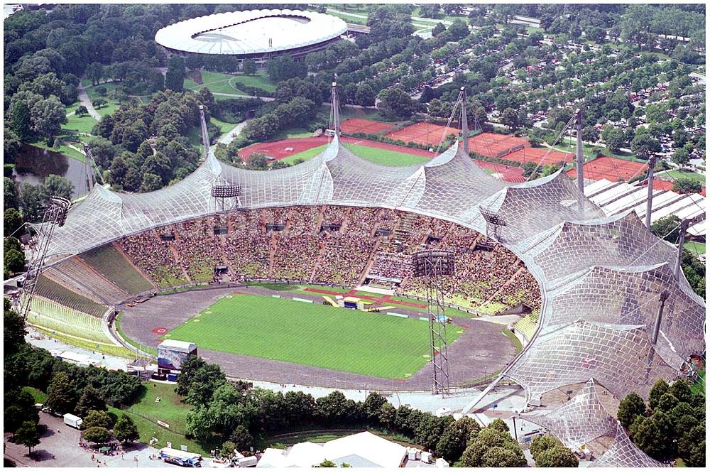 Aerial image München - 25.07.2004 Blick auf das Olympiastadion in München Olympiapark München GmbH,Spiridon-Louis-Ring 21, 80809 München,Telefon:(089) 3067 - 0, e-mail: info@olympiapark-muenchen.de Nichtredaktionelle Verwendung nur nach Absprache !