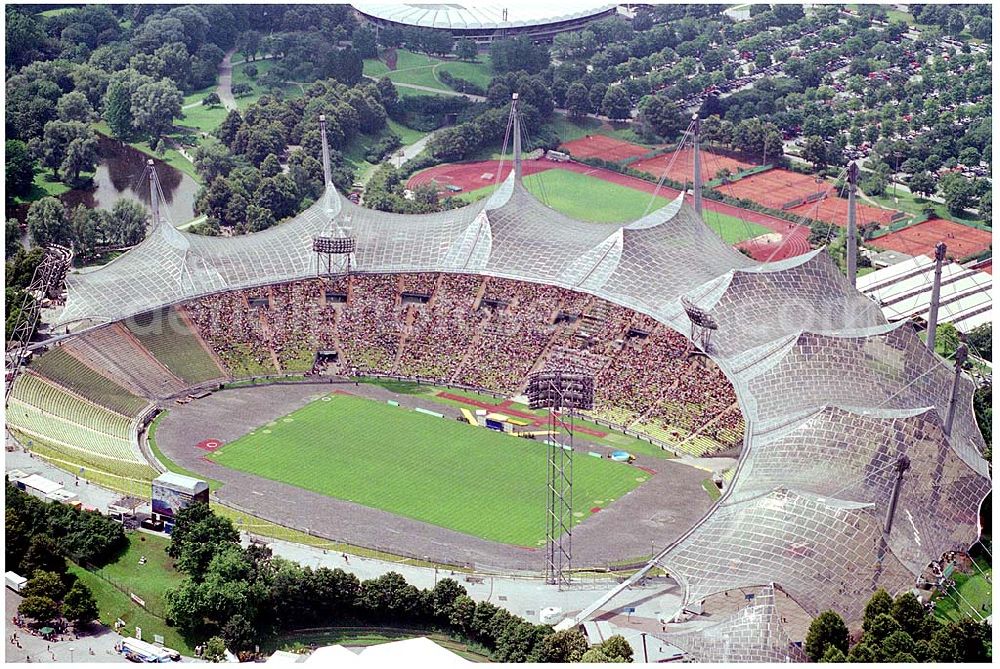 München from above - 25.07.2004 Blick auf das Olympiastadion in München Olympiapark München GmbH,Spiridon-Louis-Ring 21, 80809 München,Telefon:(089) 3067 - 0, e-mail: info@olympiapark-muenchen.de Nichtredaktionelle Verwendung nur nach Absprache !