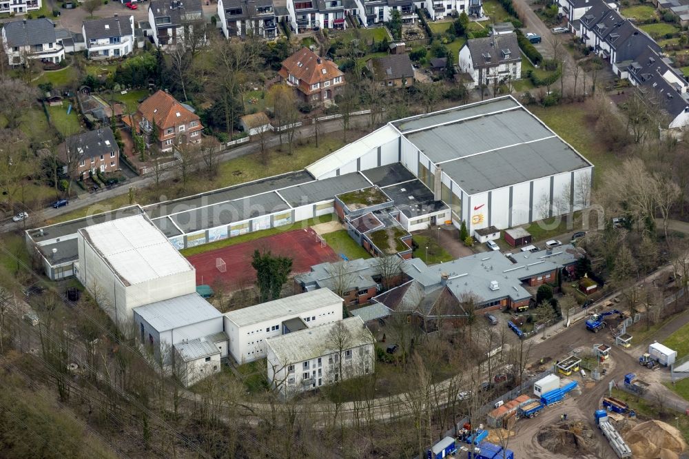 Aerial photograph Bochum - The Olympic Centre Westphalia in Bochum in North Rhine-Westphalia. The Olympic Training Center in Bochum-Wattenscheid manages inter alia, the focus of sports athletics, rhythmic gymnastics and water polo. The steep Klaus Mann House in the foreground is a sports boarding