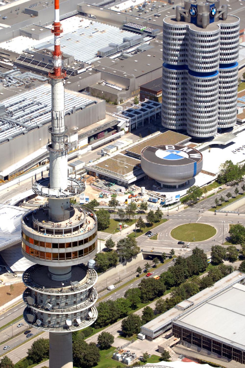 Aerial photograph München - Blick auf Olympiaturm, BMW Vierzylinder (oder BMW-Turm, BMW-Hochhaus) und das BMW- Museum.