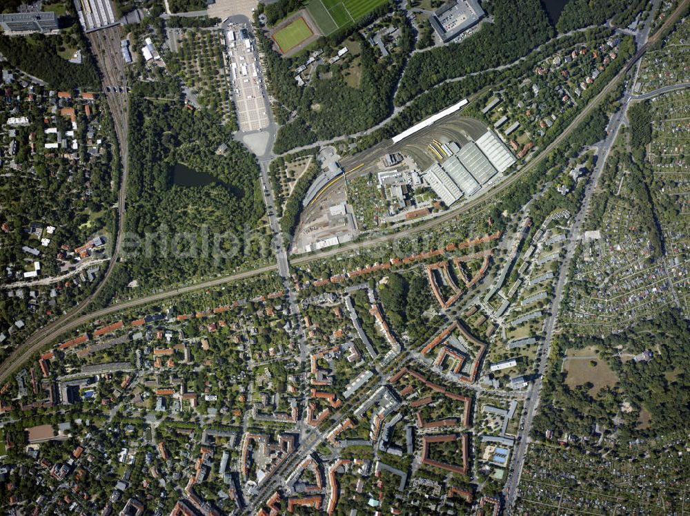 Aerial image Berlin - Blick auf den Ortsteil Westend vom Bezirk Charlottenburg-Wilmersdorf. Oben im Bild ist der Olympische Platz und der U-Bahnhof Olympiastadion. Rechts ist die Betriebswerkstatt Grunewald. Oben rechts im Bild treffen sich Spandauer Damm und Reichsstraße.