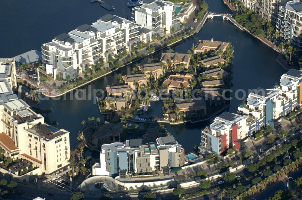 Kapstadt / Cap Town from above - Blick auf das One & Only Hotel Ressort an der neu gebauten Dock Road in Cape Town.