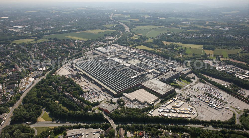 Bochum from above - Blick auf das Adam Opel GmbH Werk Bochum I im Stadtteil Altenbochum des Stadtbezirkes Bochum-Mitte in Nordrhein-Westfalen. Das Opelwerk 1 gehört zum Produktionsstandort Bochum der Adam Opel GmbH und ist der größte industrielle Arbeitgeber in der Region. Kontakt: Adam Opel GmbH, Tel. +49 (0) 61 42 770,