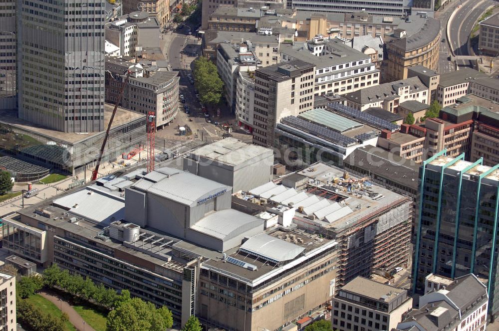 Frankfurt am Main from above - Blick auf Umbau- und Erweiterungsarbeiten an der Oper Frankfurt in der Untermainanlage 11. View of renovation and expansion works at the Frankfurt Opera at Untermainanlage 11.