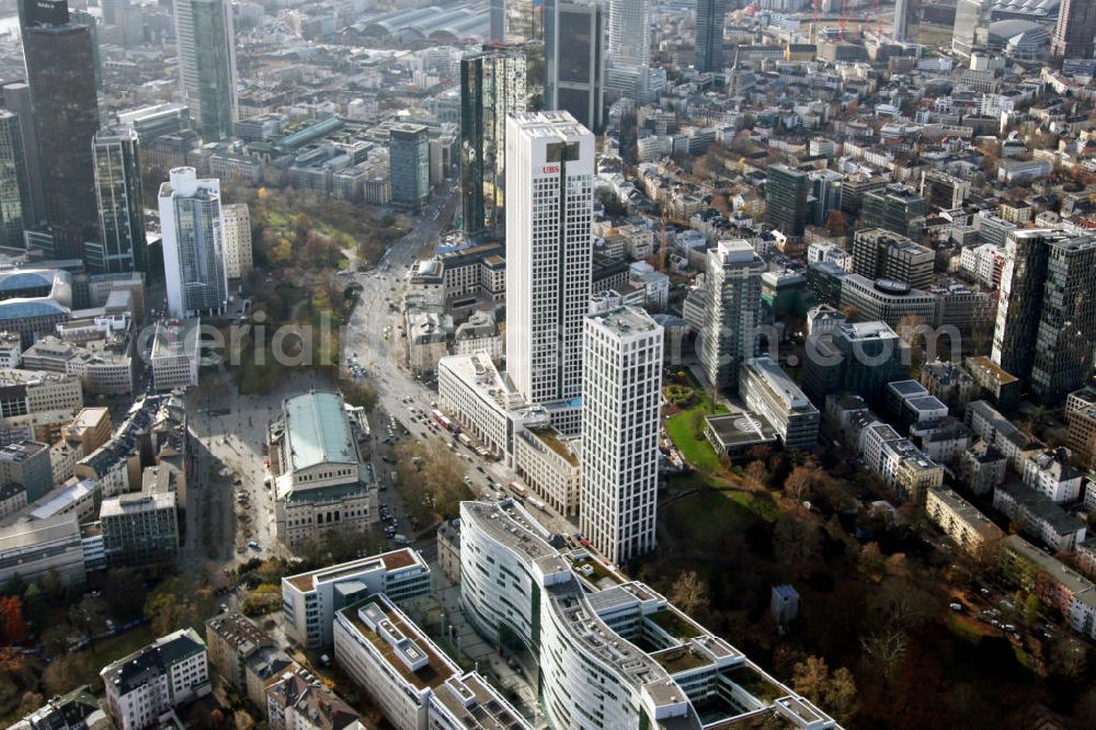 Frankfurt am Main from above - Blick auf die 42 Geschosse des neu erbauten Hochhauskomplexes Opern Turm, der der Alten Oper und dem Bürohochhaus Frankfurter Welle zugewandt ist. Hier hat die UBS-Bank ihren Sitz. View to the new highrise building Opern Turm, in the inner city of Frankfurt on the Main.