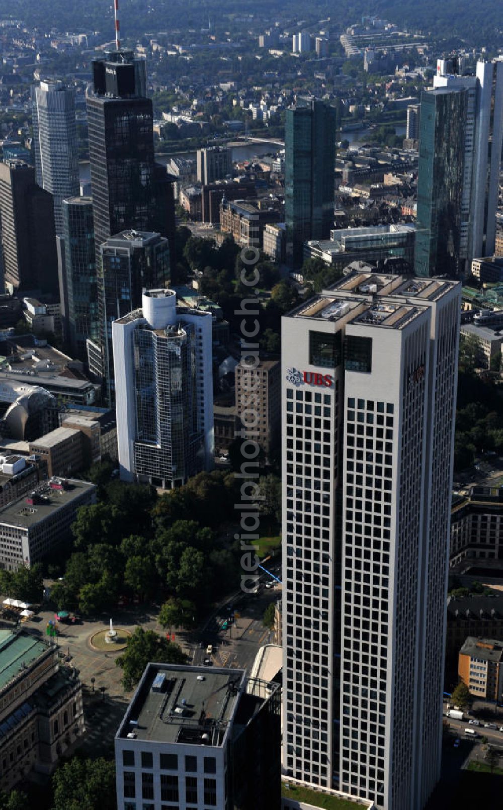 Aerial image Frankfurt am Main - Der Opernturm in Frankfurt am Main in Hessen. Er ist nach der sich gegenüber befindenden Alten Oper benannt. In dem Gebäude befinden sich die Deutschlandzentrale der UBS Bank. Büroräume werden ebenfalls vermietet. Das Gebäude wurde als LEED-Gold ( Leadership in Energy and Enviromental Design) zertifiziert. Dieses Zertifikat steht für umweltfreundliches, ressourcenschonendes und nachhaltiges Bauen. The Opernturm in Frankfurt / Main in Hesse accomodates the German headquaters of the UBS bank. The building was certificated as LEED-Gold. It means the tower was built enviromentally friendly, resource-efficient and sustainable.