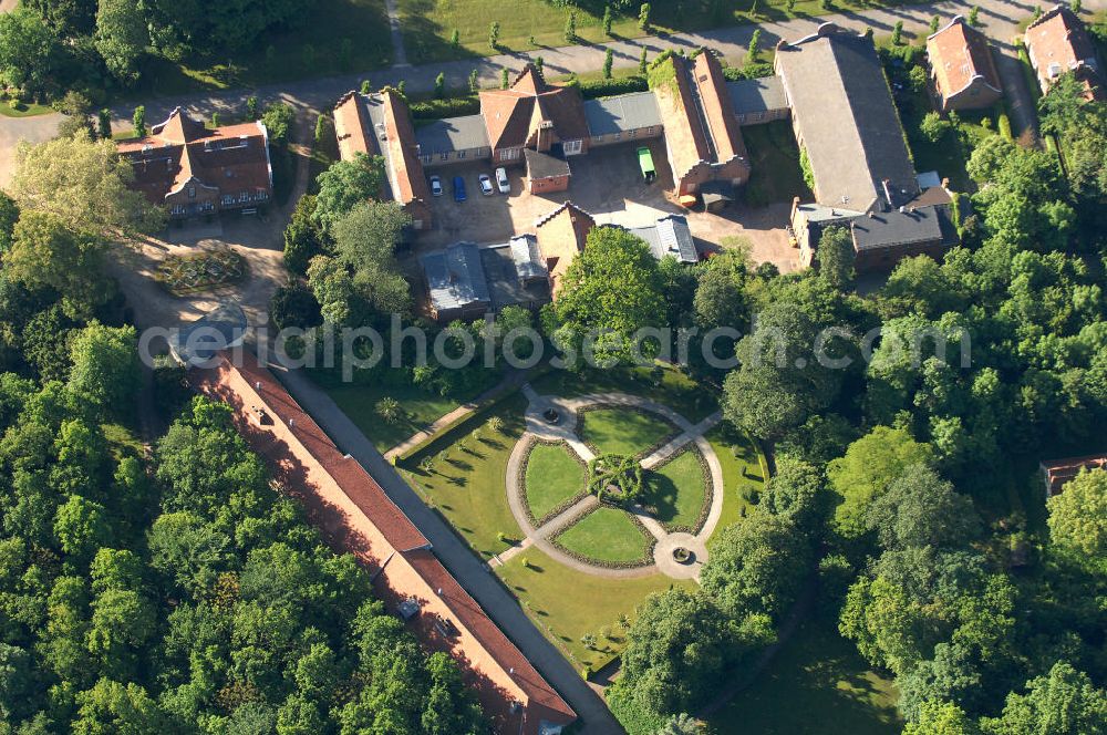 Aerial photograph Potsdam - Blick auf die Orangerie mit Garten und das Holländisches Etablissement im Neuen Garten nahe des Marmorpalais an der Südseite des heiligen Sees. View of the Orangery with garden and the Dutch establishment in the Neuer Garten near the Marmorpalais on the south side of the lake Heiliger See.