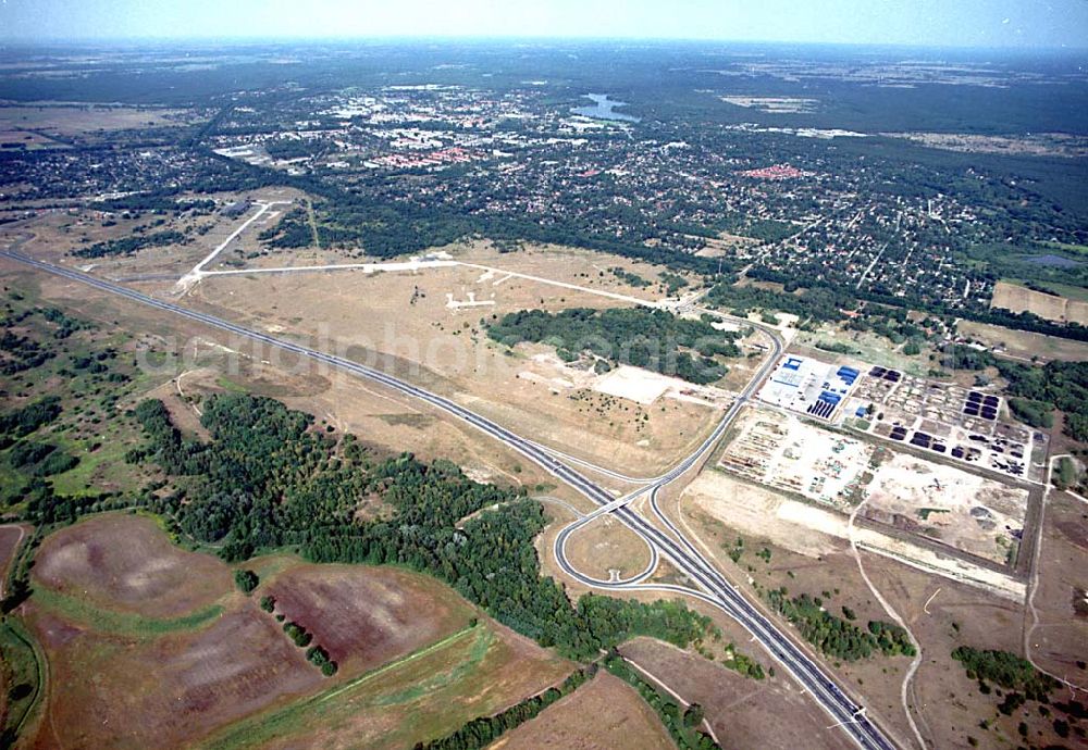 Aerial photograph Oranienburg / Brandenburg - Oranienburg / Brandenburg ehemaliges Flugplatzgelände umgebaut zum Gewerbepark neben der A10