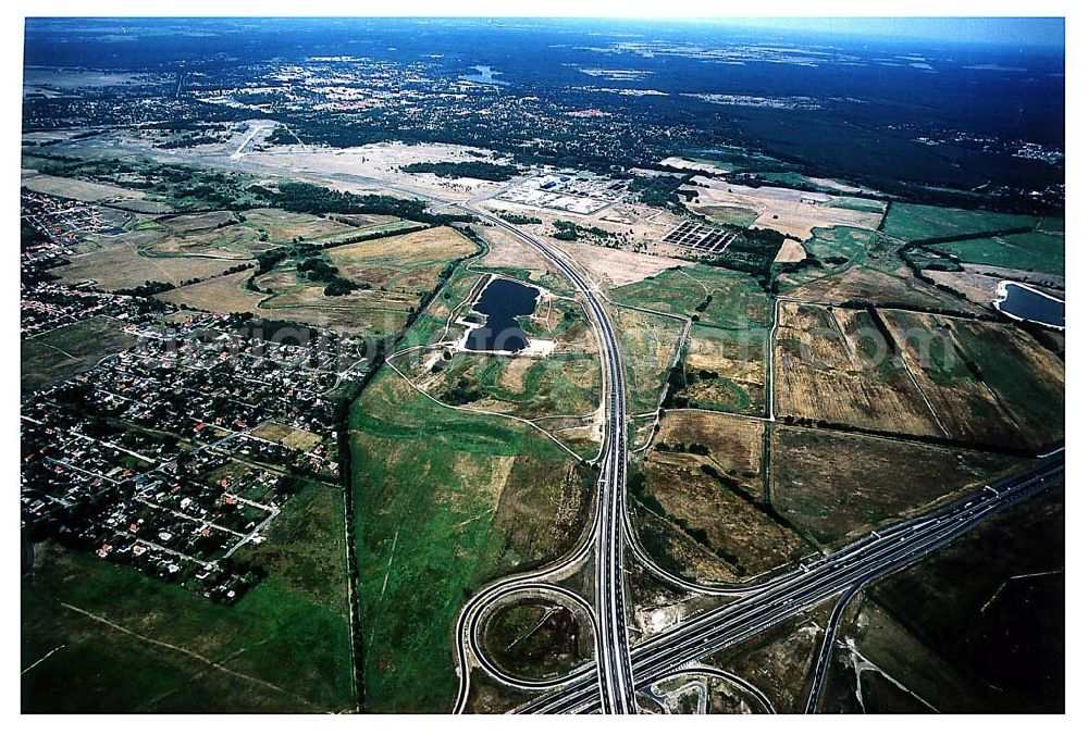 Aerial image Oranienburg / Brandenburg - Oranienburg / Brandenburg ehemaliges Flugplatzgelände umgebaut zum Gewerbepark neben der A10