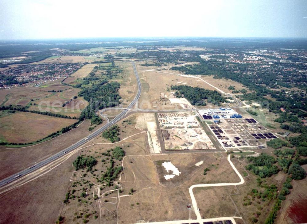 Aerial image Oranienburg / Brandenburg - Oranienburg / Brandenburg ehemaliges Flugplatzgelände umgebaut zum Gewerbepark neben der A10